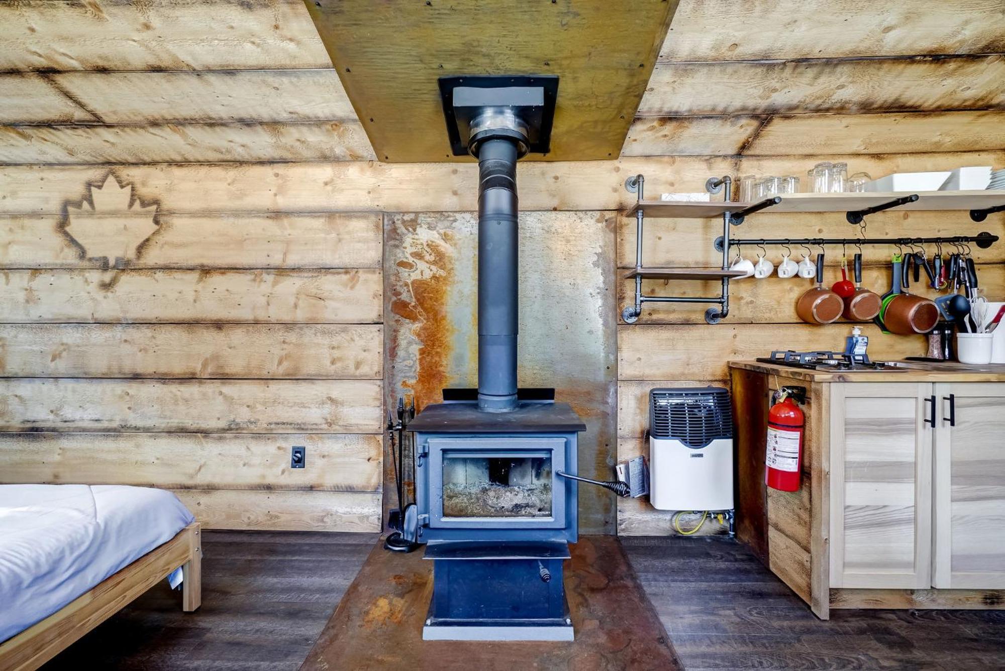 Your Cozy Cabin Retreat Saint-Remi-d'Amherst Экстерьер фото